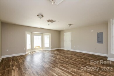 942 Faye St, Statesville, NC 28677 - photo 2