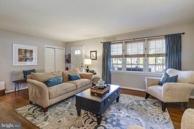 8420 Crown Place, Alexandria, VA 22308 - photo 3