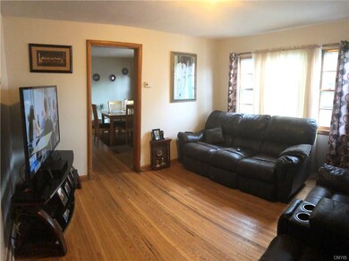 LOWER UNIT - Living room