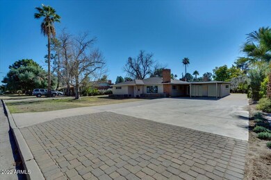 05-4Front of home