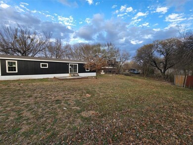 3512 Sandy Beach Dr, Granbury, TX 76049 - photo 2