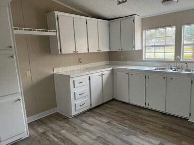 555 Pinecrest Dr, Douglas, GA 31535 - photo 6