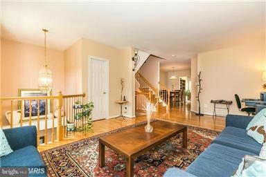 25235 Dunvegan Square, Chantilly, VA 20152 - photo 5