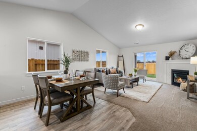 Clearwater - Dining and Kitchen
