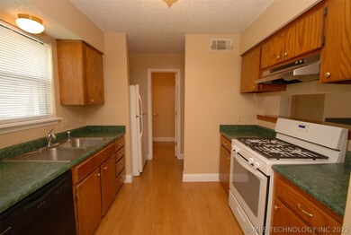 2413 W Quantico Ct unit 1, Broken Arrow, OK 74011 - photo 6