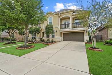 Spacious double driveway with a convenient tandem