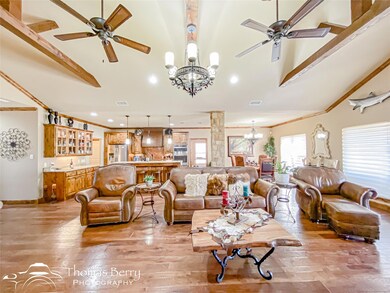 Living area with plenty of natural light, ceiling 
