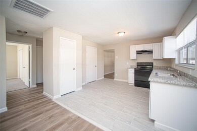 6813 Greenhurst St, Houston, TX 77091 - photo 5