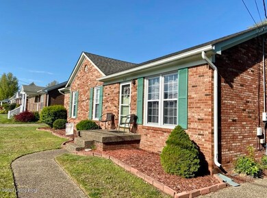 9109 Fairridge Dr, Louisville, KY 40229 - photo 3