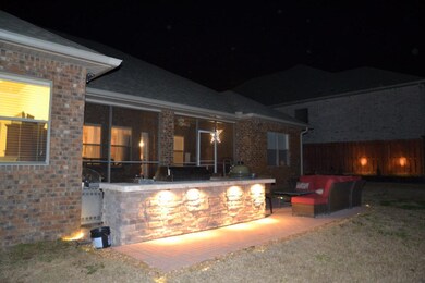 638 Red Fern Rd 60 Beautiful Lighting fo