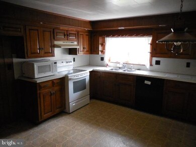 928 Mary St, Mount Joy, PA 17552 - photo 6