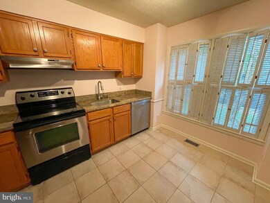 1616 Oak Spring Way, Reston, VA 20190 - photo 4