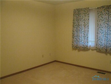 515 Woodpointe Dr, Woodville, OH 43469 - photo 6