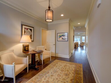 402 Newcastleton Drive-large-005-2-P1000