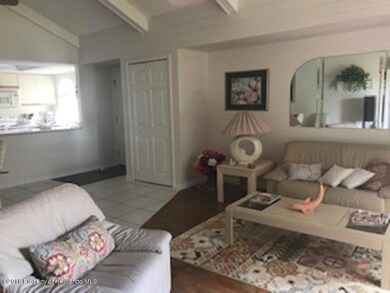 06 Living Rm