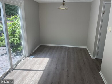 9412 Chippenham Dr, Laurel, MD 20723 - photo 4