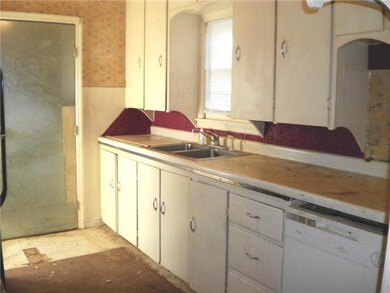 111 W Pulaski St, Shawnee, OK 74804 - photo 3