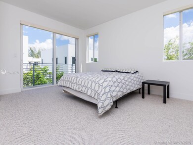 10235 NW 72nd St, Doral, FL 33178 - photo 5