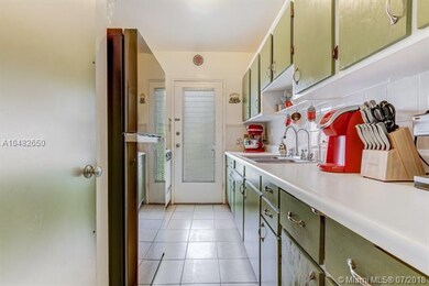 7945 Carlyle Ave unit 10, Miami Beach, FL 33141 - photo 2