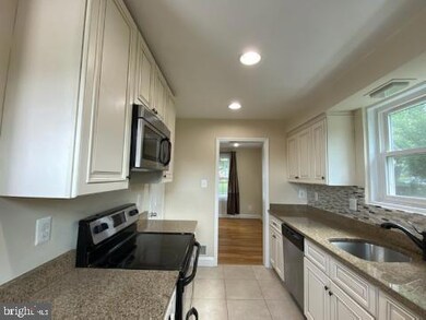 5012 Cushing Dr, Kensington, MD 20895 - photo 7