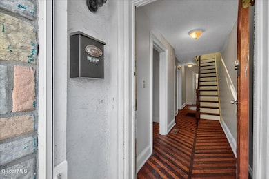 28-98 Livingston Ave-28