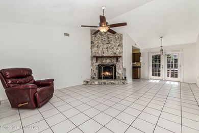 Living/Dining Area