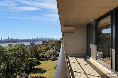 Horizon House unit 817, Fort Lee, NJ 07024 - photo 4