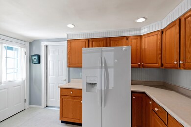 533 Colonial Dr, Portsmouth, NH 03801 - photo 7