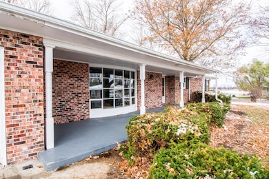 103 Chevy Chase Ln - 002