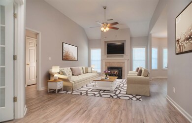 Spacious Great Room w/11 ft. Smooth Ceiling, Wood 