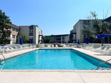 Waterside Condominiums unit D5, Edgewater, NJ 07020 - photo 5