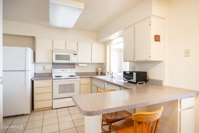 13856 N Newcastle Dr, Sun City, AZ 85351 - photo 3