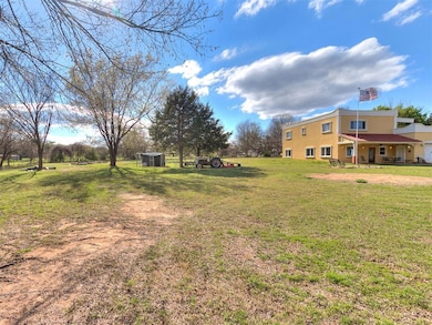 View of yard featuring a shed
