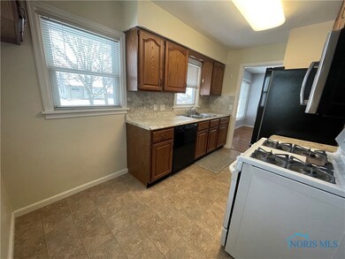 2328 108th St, Toledo, OH 43611 - photo 3