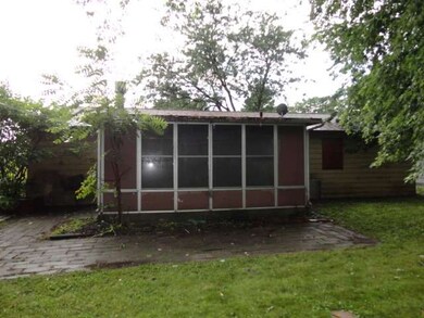 102 Del Rio Rd, Carpentersville, IL 60110 - photo 2