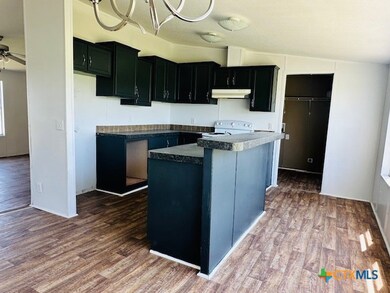 1212 Babylon Ln, Schulenburg, TX 78956 - photo 5