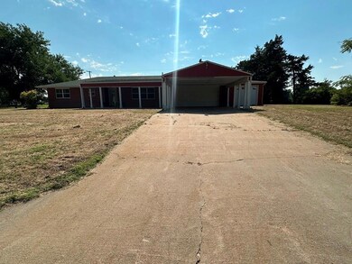 911 N Elm St, Mooreland, OK 73852 - photo 3