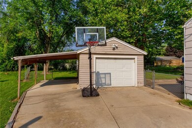 1622 57th Place, Des Moines, IA 50310 - photo 3