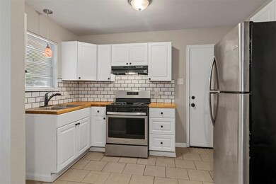 819 W Monterey St unit A, Denison, TX 75020 - photo 6