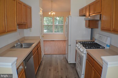 1610 Shady Glen Dr, District Heights, MD 20747 - photo 2