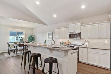 2496 NW Jackpine Ln, Redmond, OR 97756 - photo 7