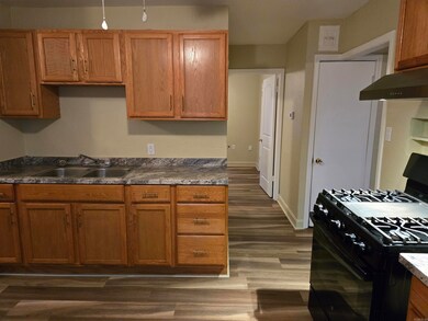 1319 S Houston Ave, Russellville, AR 72801 - photo 6