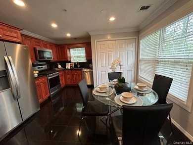 85 Overlook Dr unit 85, Farmingville, NY 11738 - photo 2