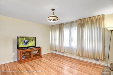 06-Living Room