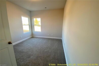 FLEX room on 1st floor, with full bath