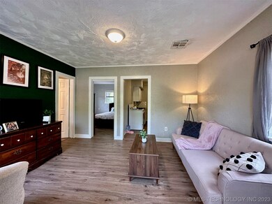 LIVING ROOM - RECENTLY PAINTED