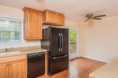 8800 Lantana Dr, Louisville, KY 40229 - photo 5