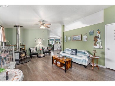 491 Grandview St, Glide, OR 97443 - photo 4