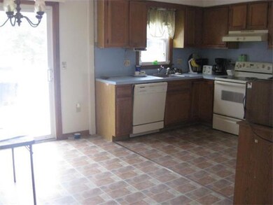 305 Plain St, Mansfield, MA 02048 - photo 4