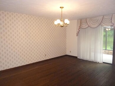 345 Green Lane pic 3